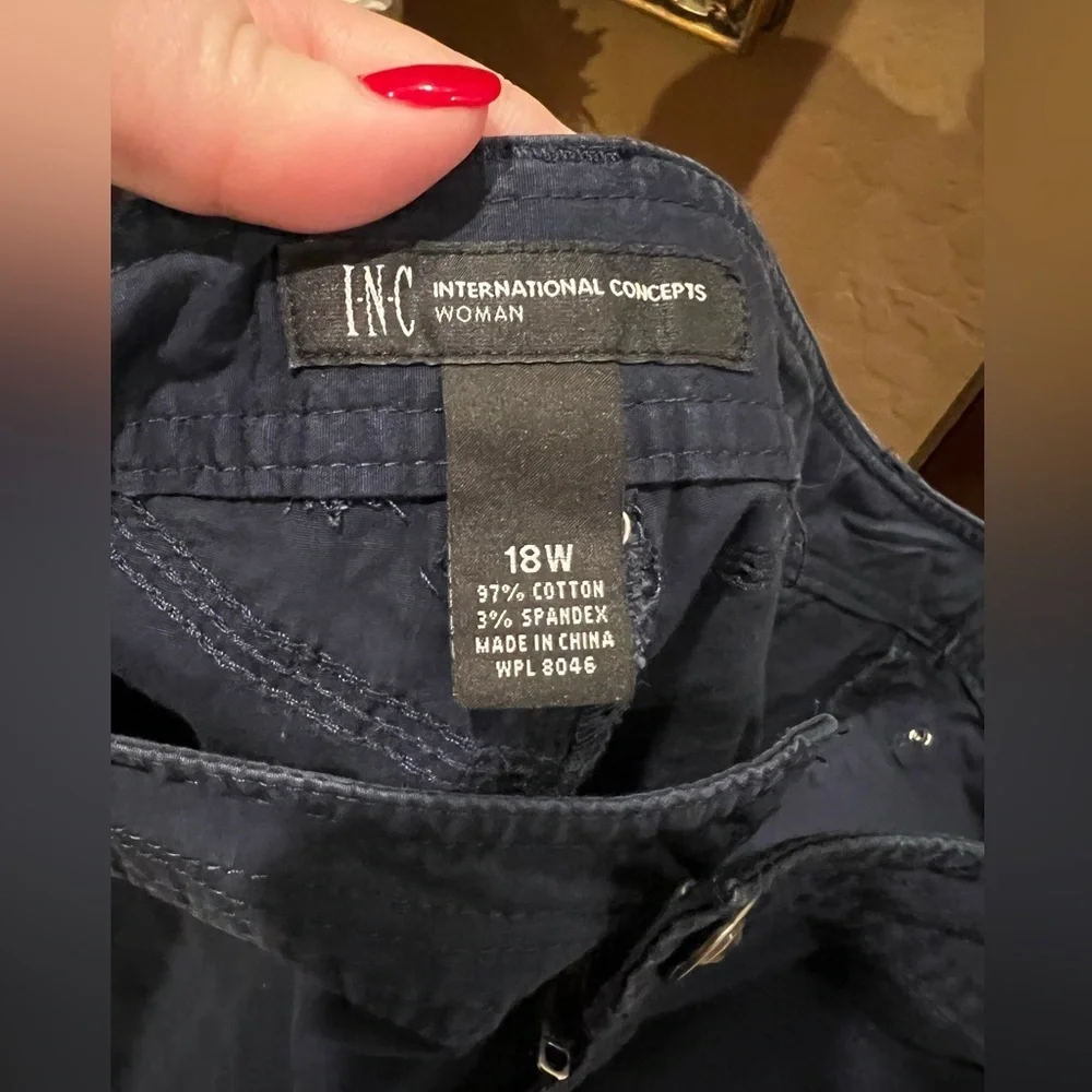 INC International Concepts Relaxed fit Women’s Cargo Capris Navy Size 18W - Picture 3 of 8